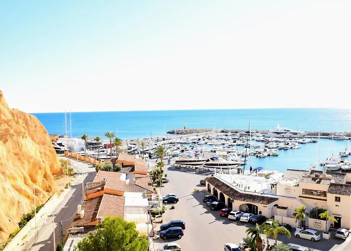 Sunny Escape By The Sea & Yacht Club